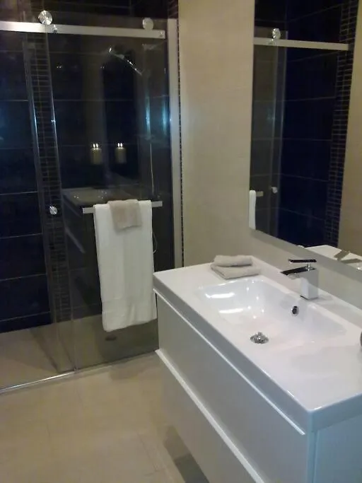 Semesterbostad Renovated Townhouse - Sea View - Walk To Beach Spanien