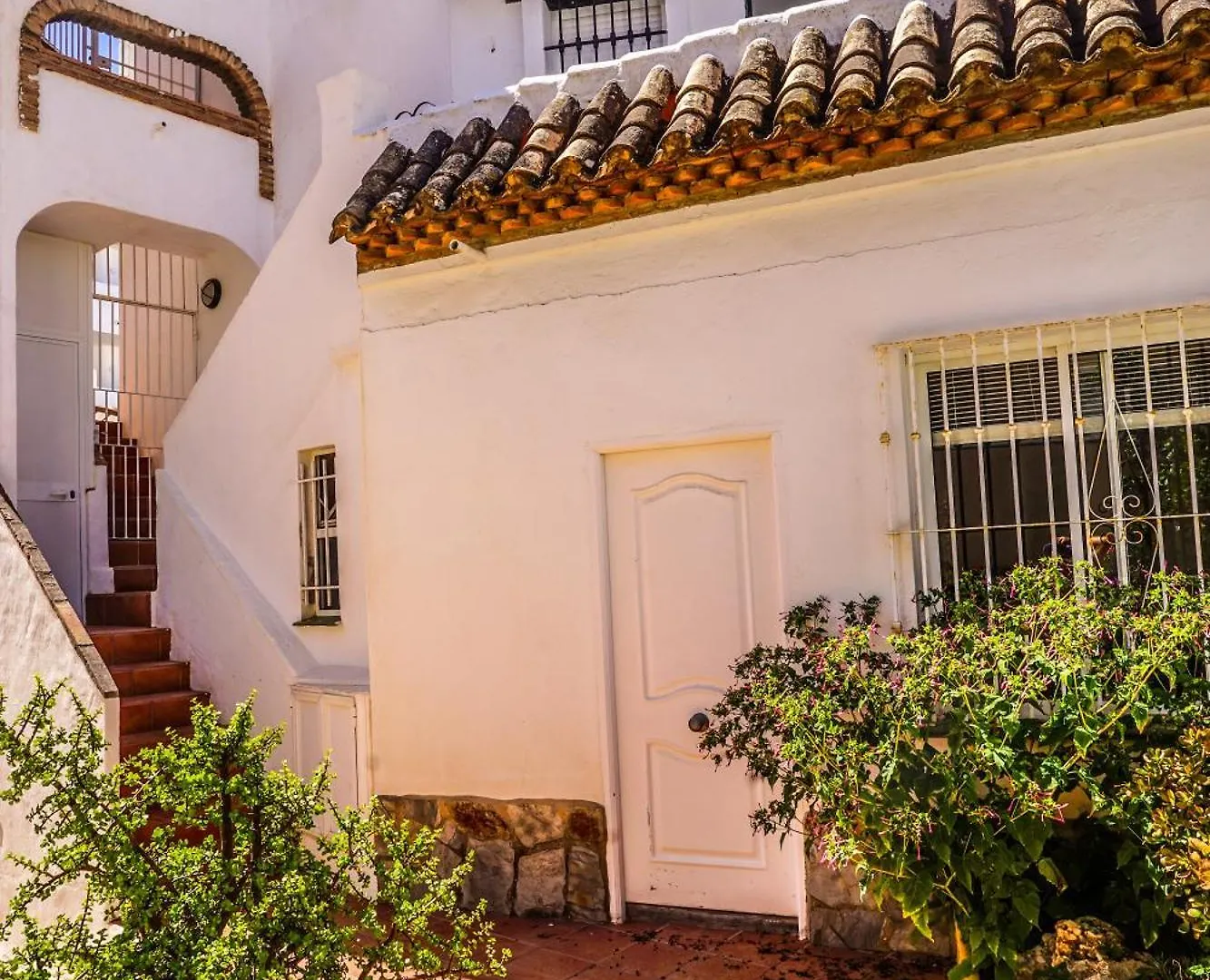 Renovated Townhouse - Sea View - Walk To Beach Spanien